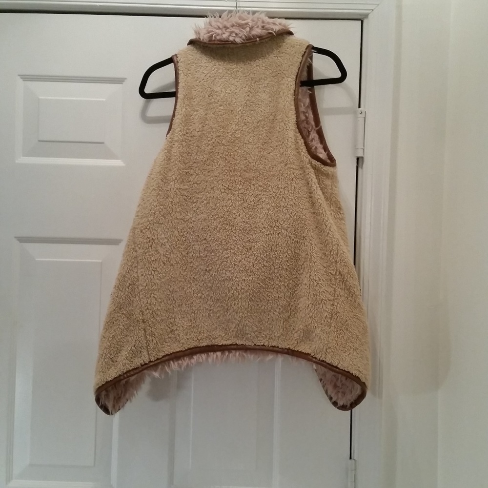 $$$ Top It Off Casual Faux Sherpa Vest $$$ - Picture 2 of 3
